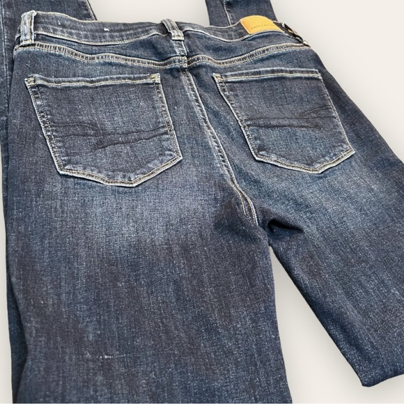 AMERICAN EAGLE - AE Ne(x)t Level Super High-Waisted Jegging in Medium Wash, 29” - Picture 5 of 16